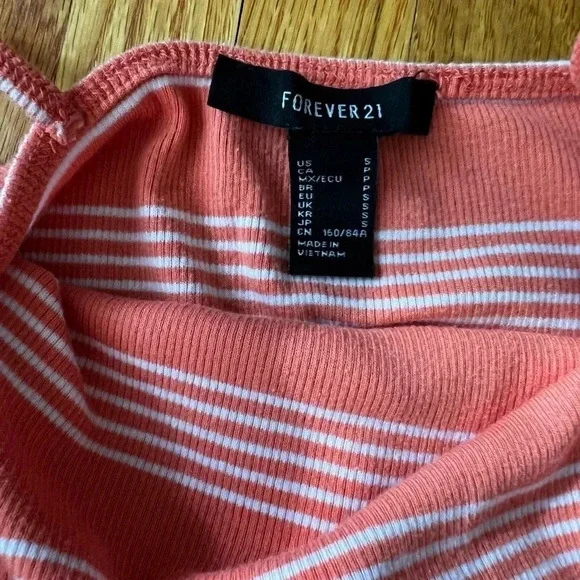 Two Forever21 tops - Picture 8 of 8